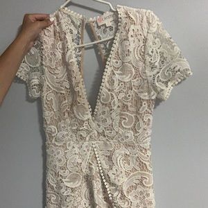 Lace short sleeve deep v jumper- size small